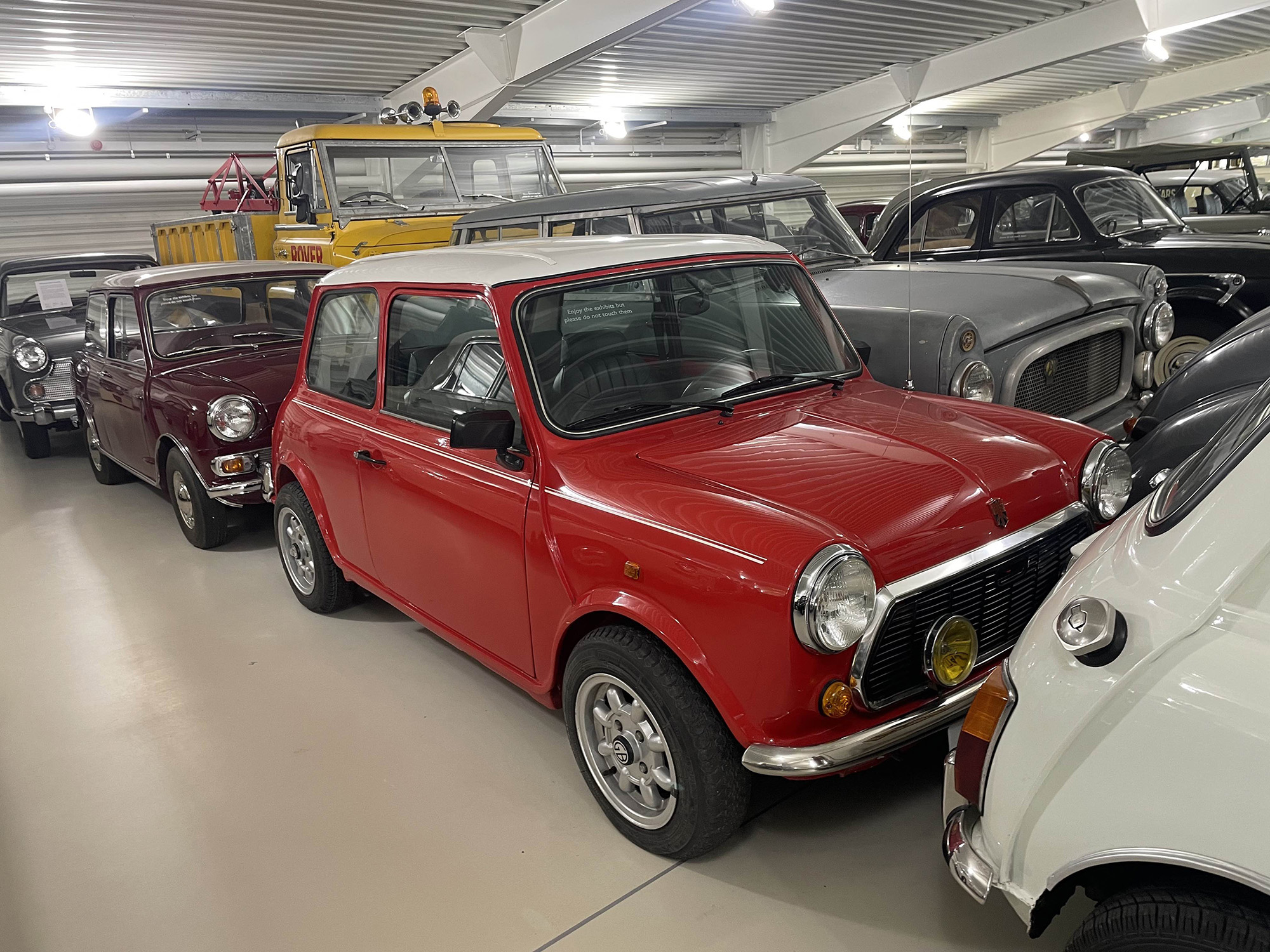 MEBE MINI MINOR ミニマイナー スキー付 濃赤B 箱付 1/43 イタリア製 イレレ モーリス ミニ マイナー | 車両データベース | アーカイブズ | トヨタ